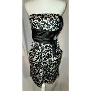 Charlotte Russe Strapless Dress - Size Medium